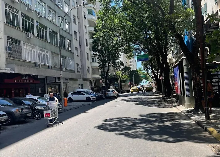 CopaBeach, Posto 4, Próximo a praia e ao metrô