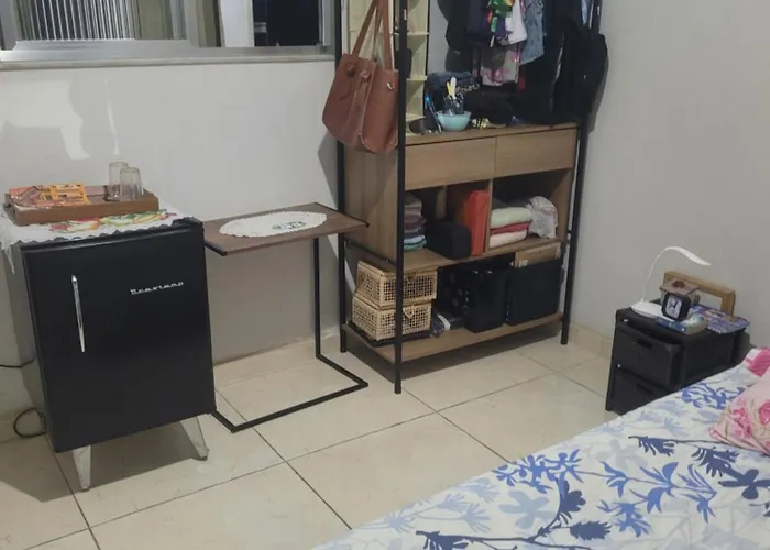 Quarto casal e outros espaços compartilhados próx ao estádio do Vasco