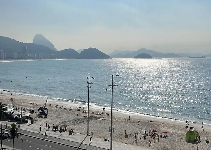Apartamento em copacabana PÉ NA AREIA