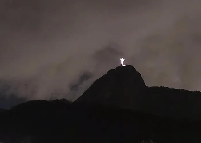 Vista para o Cristo 300M da praia e do palco da Shakira