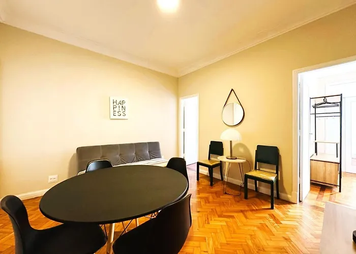 Apartamento com Dois Quartos na Orla de Copacabana