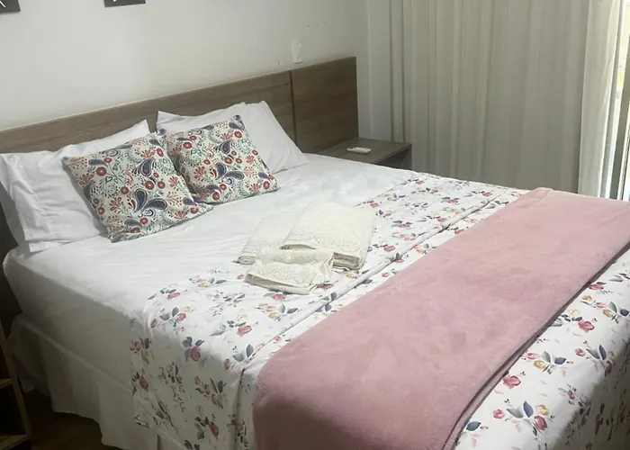 Suíte completa, praias, shoppings e eventos