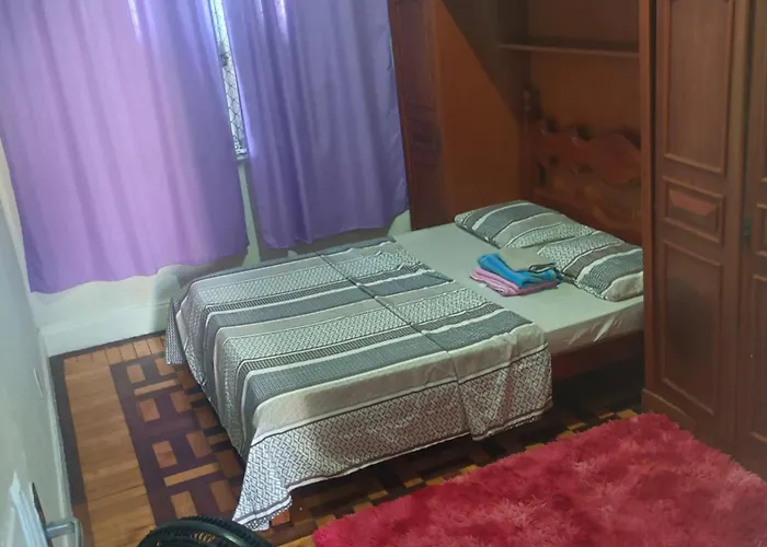 Quarto confortável e arejado