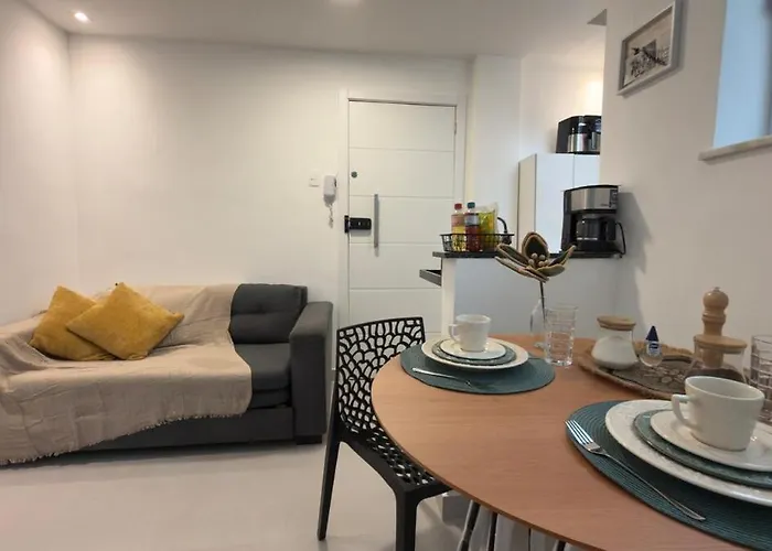 Studio renovado no Leblon Praia, Lagoa e Dias Ferreira a pé