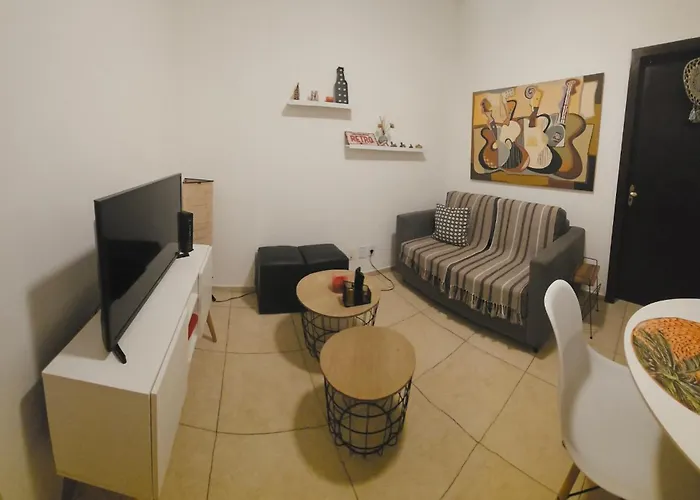 SCR- Copacabana- Lindo no Posto 2 na Quadra da Praia
