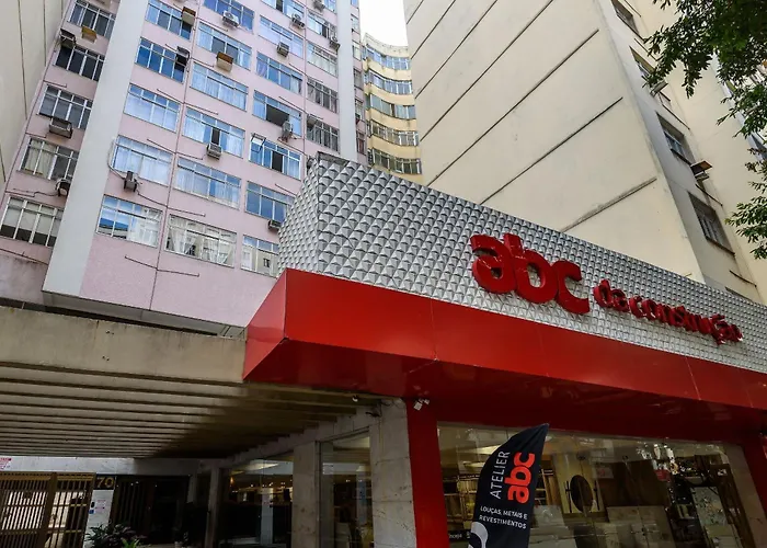 Conforto e Espaço: 3 Quartos Próximo à Praia de Copacabana