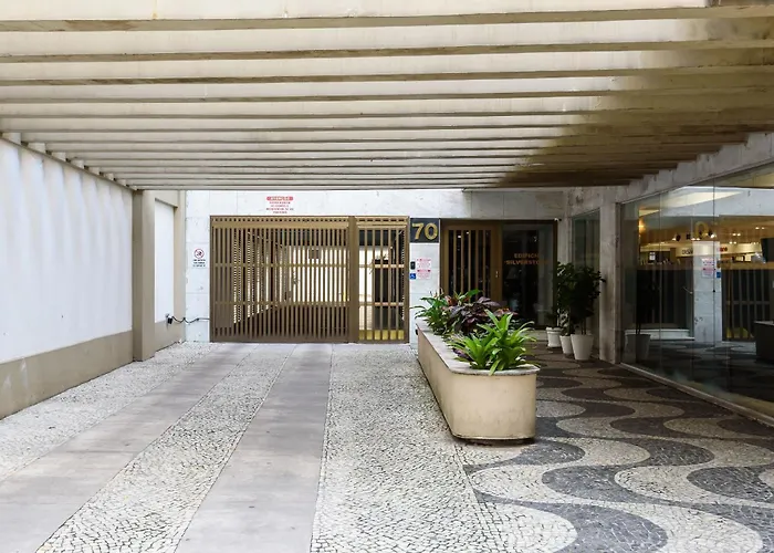 Conforto e Espaço: 3 Quartos Próximo à Praia de Copacabana