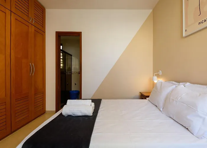 Conforto e Espaço: 3 Quartos Próximo à Praia de Copacabana Rio de Janeiro, Brasil