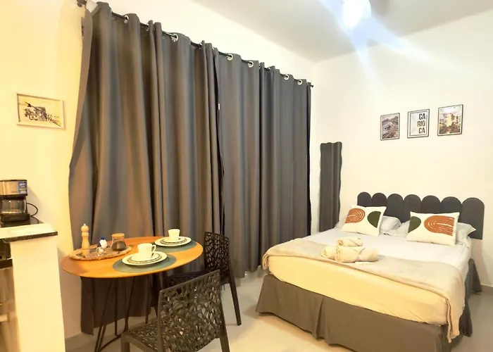 Studio renovado no Leblon Praia, Lagoa e Dias Ferreira a pé