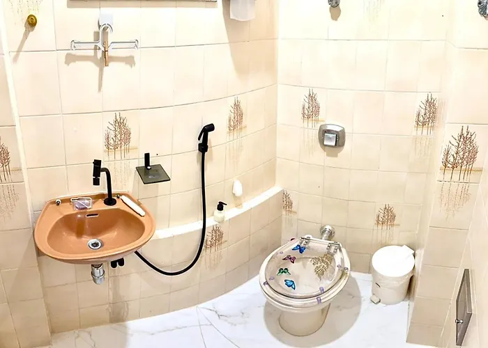 Quarto DOMICILIAR INDIVIDUAL com banheiro exclusivo no Leblon
