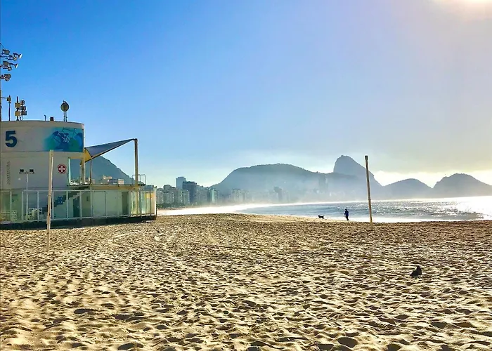 Copacabana, conforto e praia para até 5 pessoas