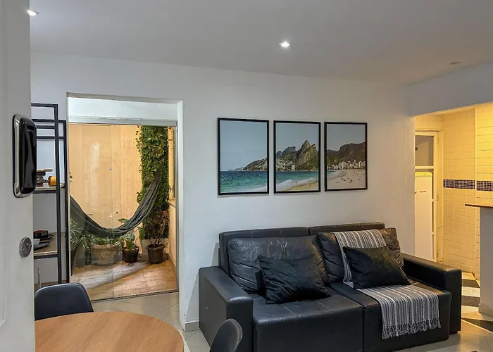 Studio em Copacabana a 65 metros da praia, posto 5