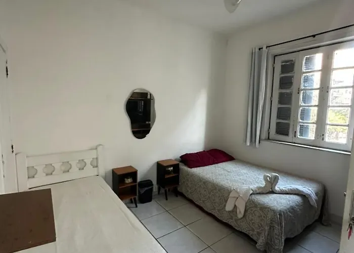 Quarto Copacabana próximo à praia e metro