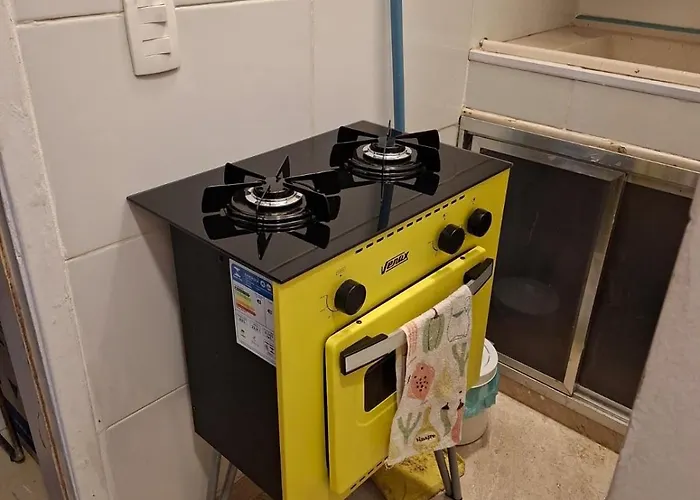 Seja Bem vindo ao seu refugio urbano na quadra da praia projetado para quem não abre mão de conforto e nosso studio une uma localização imbatível perfeito para casais em férias família e amigos que precisam de um ambiente funcional e inspirador