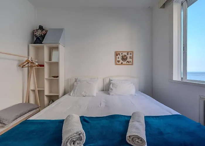Vista para a praia de Copacabana, quarto e sala