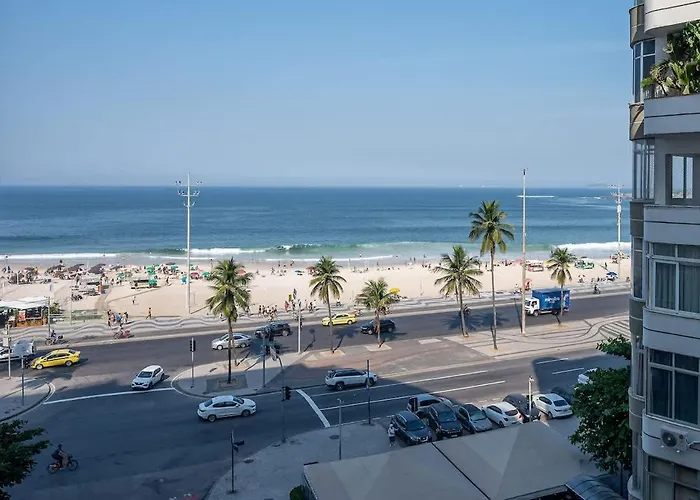 Vista para a praia de Copacabana, quarto e sala