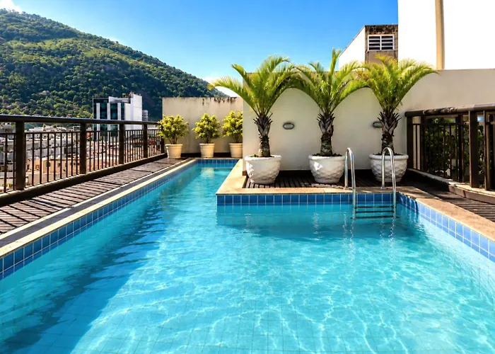 Flat em Copacabana, Próximo a Ipanema, a 4 Minutos da Praia, Rooftop com Piscina, Garagem Gratuita, Wi-Fi de Alta Velocidade e Portaria 24h