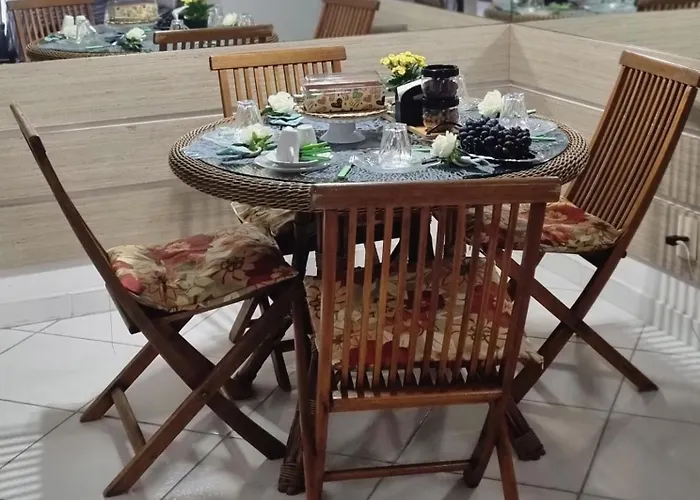 8 a 10 minutos a pe para praia Posto9